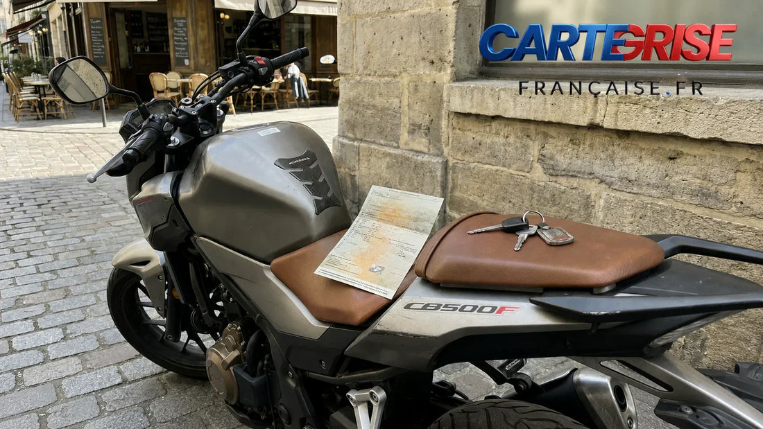 Moto et scooter sur route — carte grise deux-roues 2026 contrôle technique plaque 210x130 catégories L France